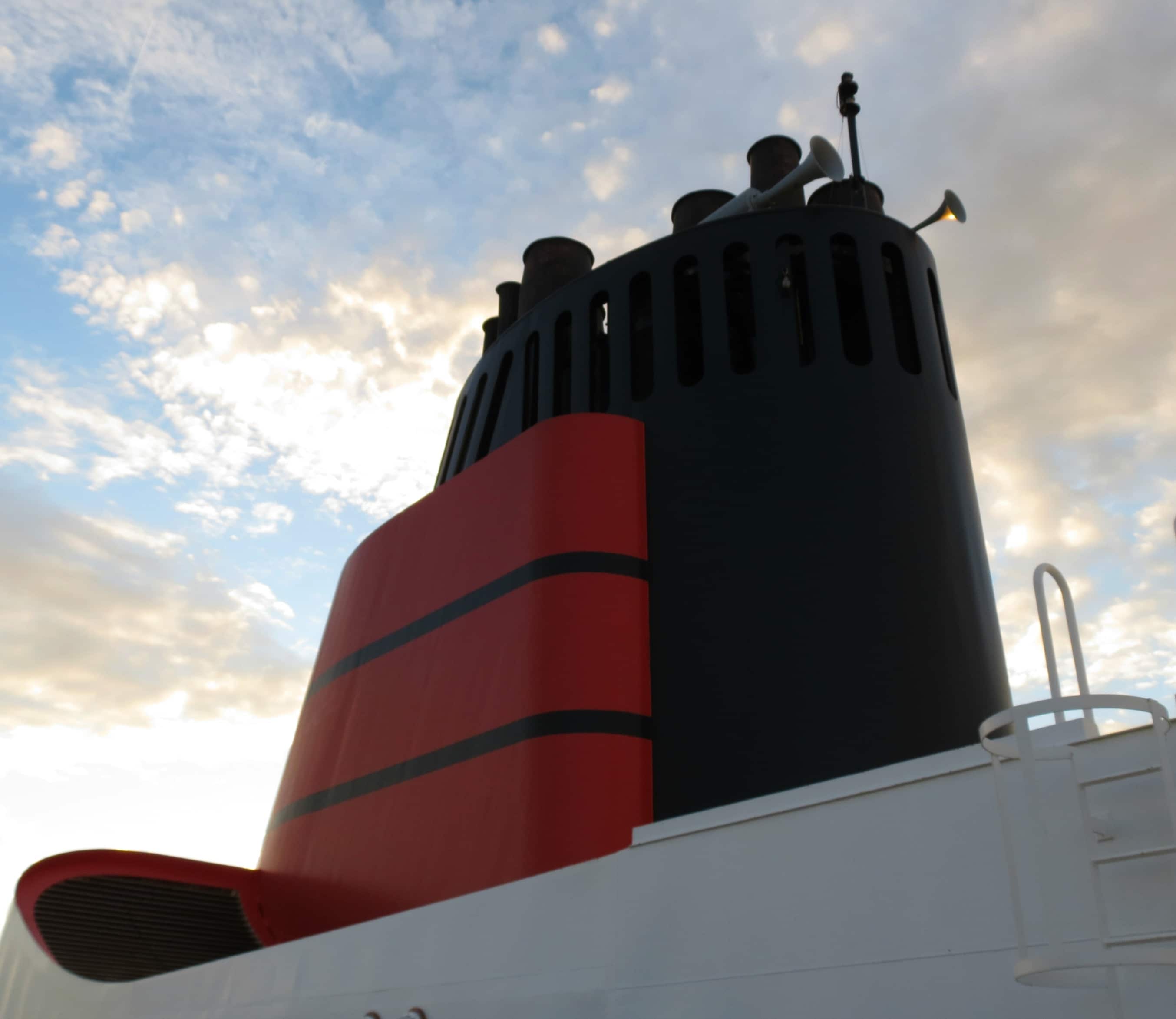 Baby Boomer Travel | Cruising | Cunard Queen Elizabeth smokestack