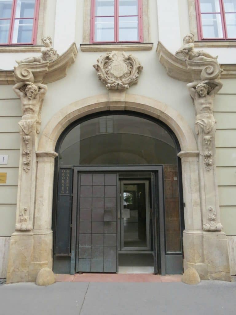 Boomer Travel | Budapest, Hungary | Doorway with Statues