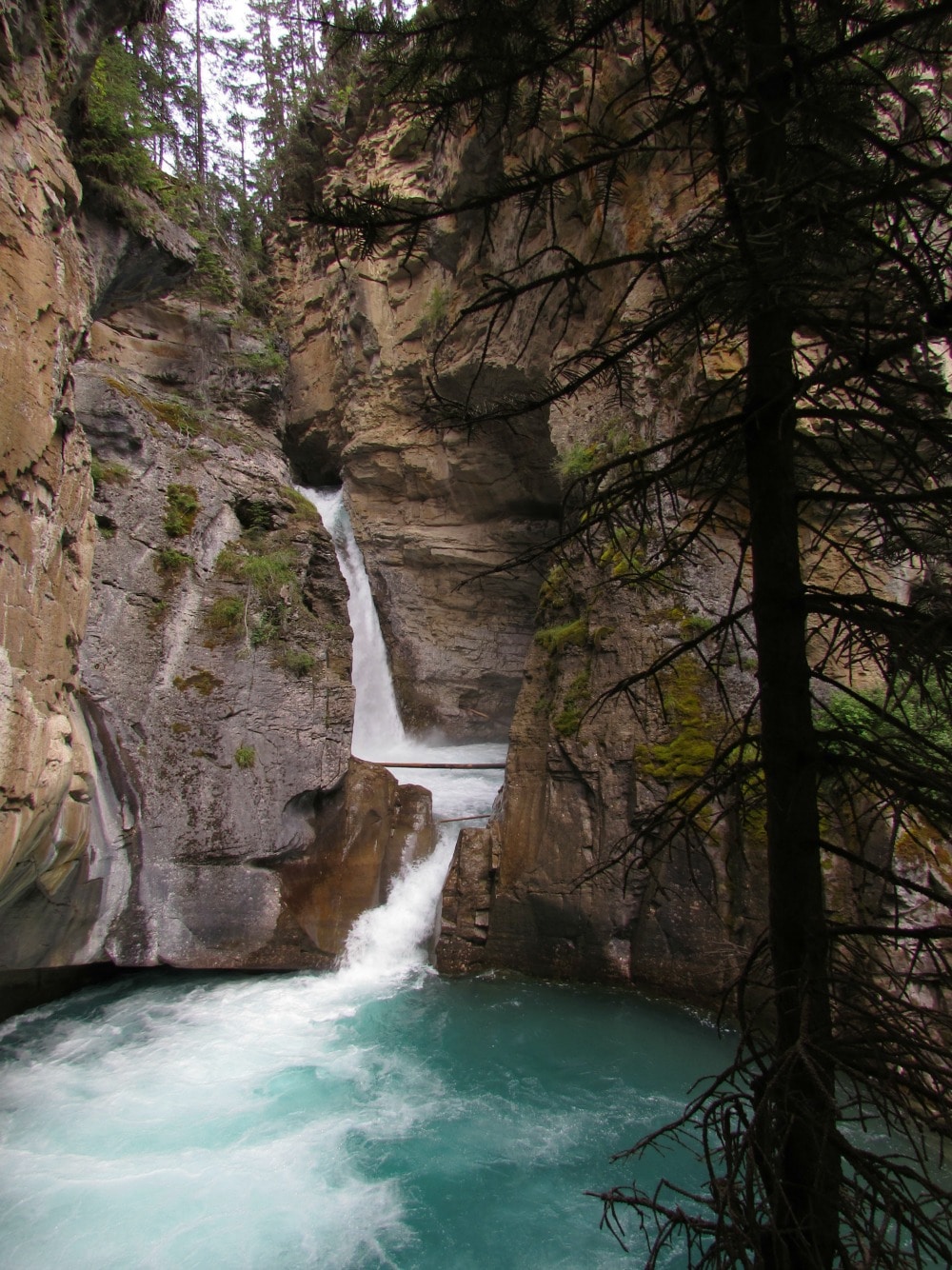 Johnston Canyon Lower Falls - #hike #waterfall #Banff #Canada