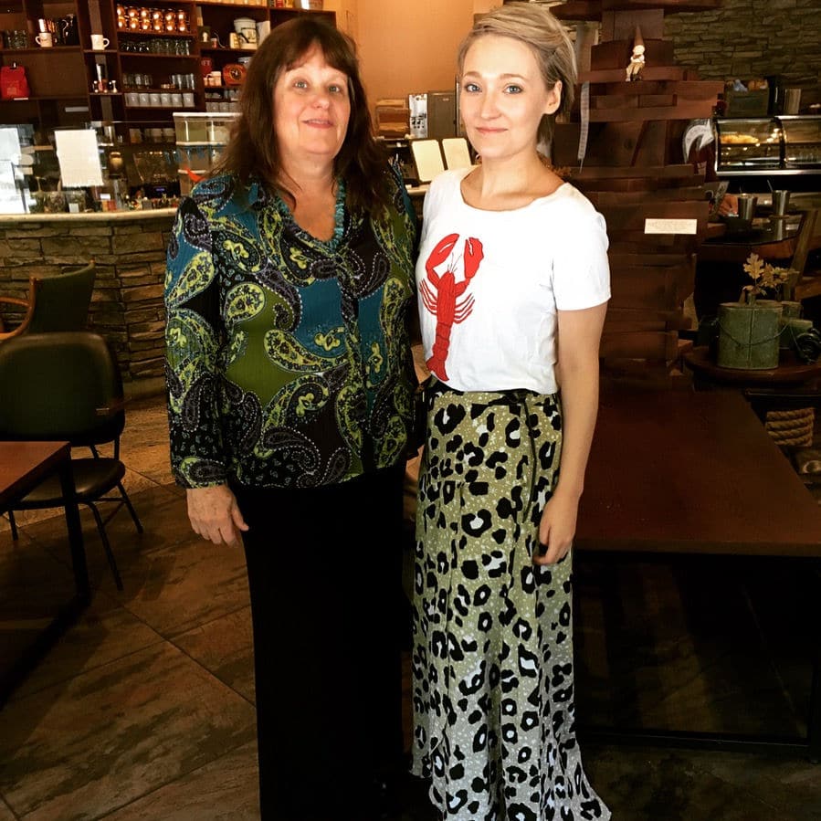 Rebecca Olkowski (BabyBoomster.com) and Jacynth Bassett (the-bias-cut.com) meeting in a cafe in Koreatown, Los Angeles #fashionover50 #styleover50