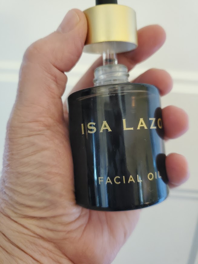 Isa Lazo facial oil