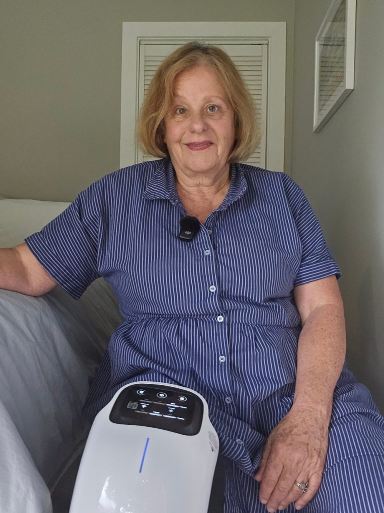FORTHiQ Knee Massager uses infrared and red light therapies.