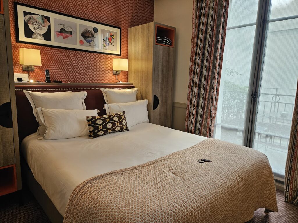 Adele & Jules is a small boutique hotel in the 9th arr of Paris France near the Grands Boulevards.